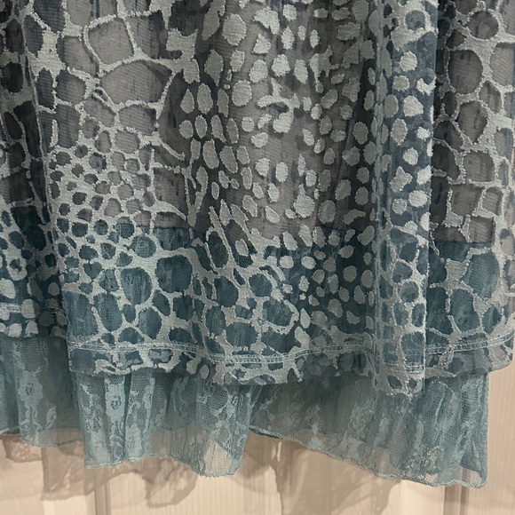 Ali Miles Blue Gray Animal Print Blouse Tunic Lace Hem Artsy Boho Women’s 1X - Picture 4 of 8
